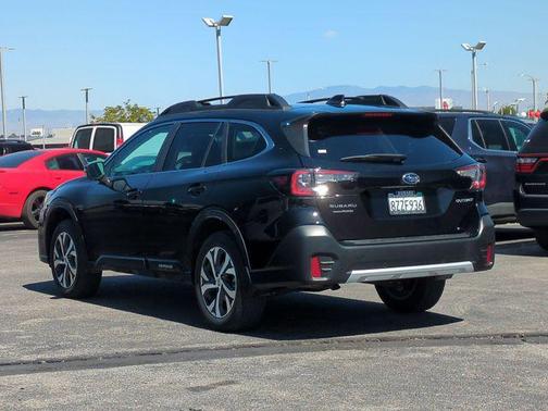 Crystal Black Silica 2022 Subaru Outback Limited