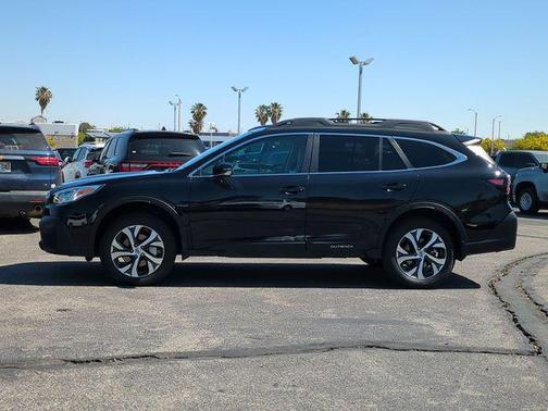 Crystal Black Silica 2022 Subaru Outback Limited