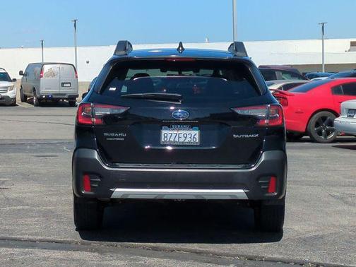 Crystal Black Silica 2022 Subaru Outback Limited