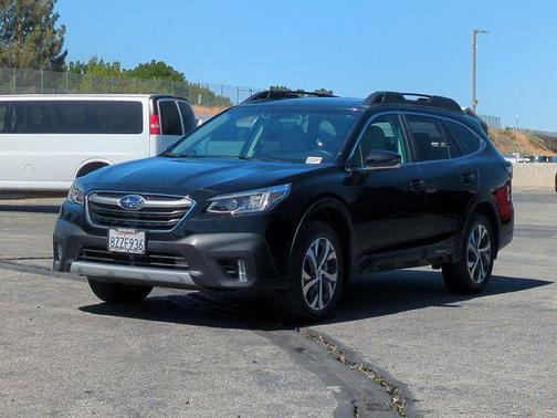Crystal Black Silica 2022 Subaru Outback Limited