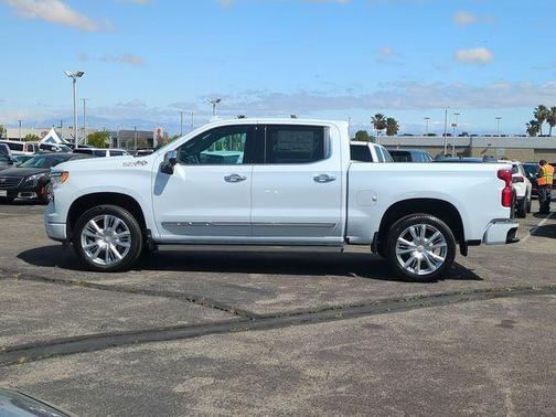 Polar White Tricoat 2026 Chevrolet Silverado 1500 High Country