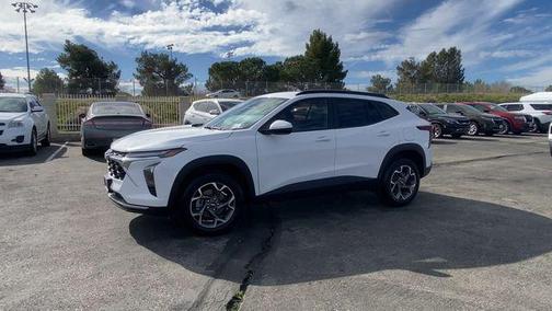 Summit White 2026 Chevrolet Trax LT