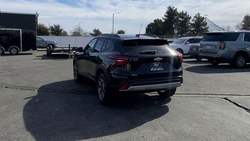 Mosaic Black Metallic 2026 Chevrolet Trax LT