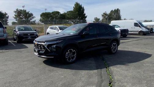 Mosaic Black Metallic 2026 Chevrolet Trax LT