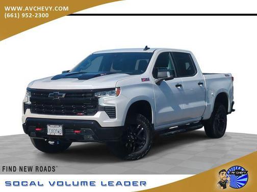 Iridescent Pearl Tricoat 2024 Chevrolet Silverado 1500 LT Trail Boss