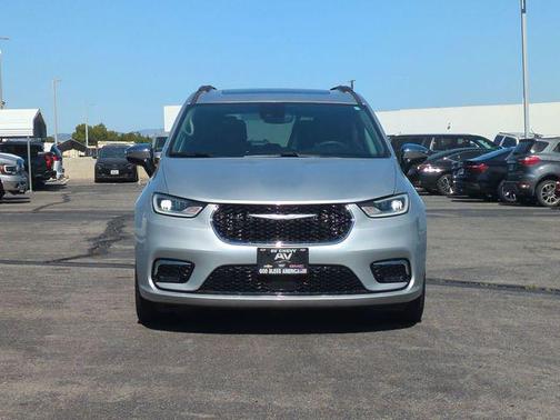 Silver Mist Clearcoat 2023 Chrysler Pacifica Limited