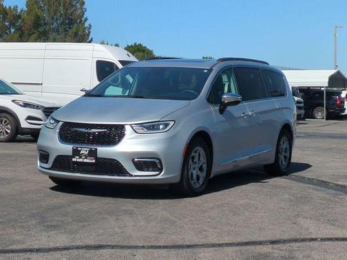 Silver Mist Clearcoat 2023 Chrysler Pacifica Limited