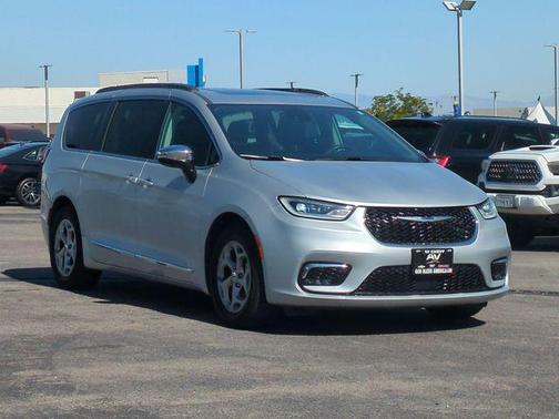 Silver Mist Clearcoat 2023 Chrysler Pacifica Limited