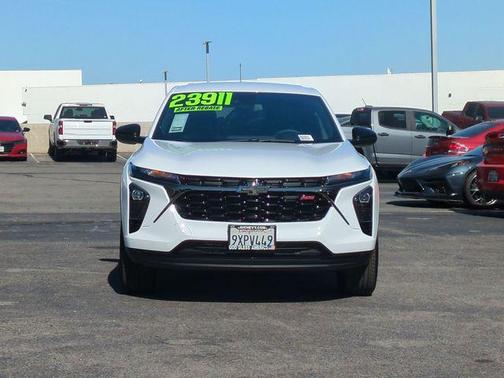 Summit White 2026 Chevrolet Trax FWD 1RS