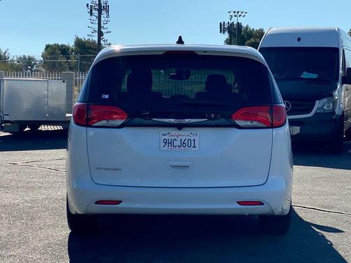 2023 Chrysler Voyager LX