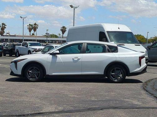Snow White Pearl 2025 Kia K4 LXS
