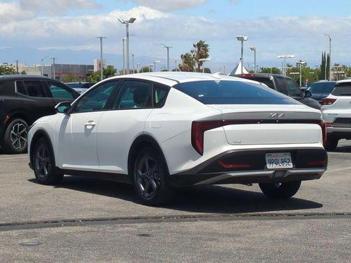 Snow White Pearl 2025 Kia K4 LXS