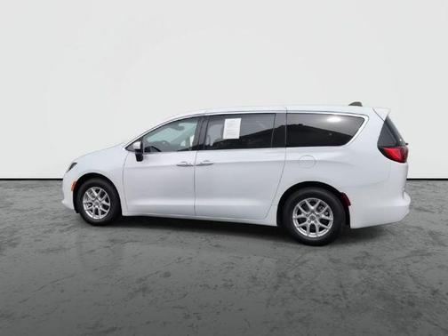 Bright White Clearcoat 2023 Chrysler Voyager LX