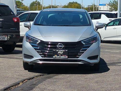 Brilliant Silver Metallic 2025 Nissan Versa 1.6 SV
