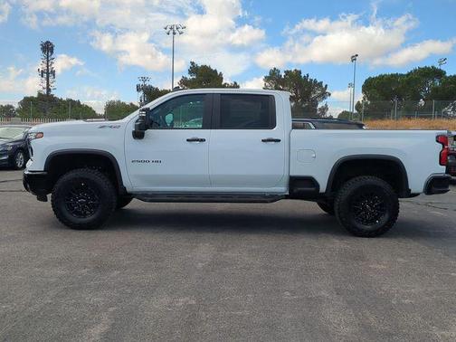Summit White 2026 Chevrolet Silverado 2500 Crew Cab, Standard Bed, XR2, 4WD