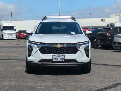 Summit White 2026 Chevrolet Trax LT