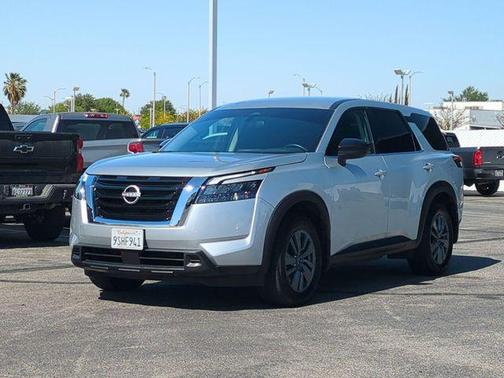 Glacier White 2024 Nissan Pathfinder S FWD