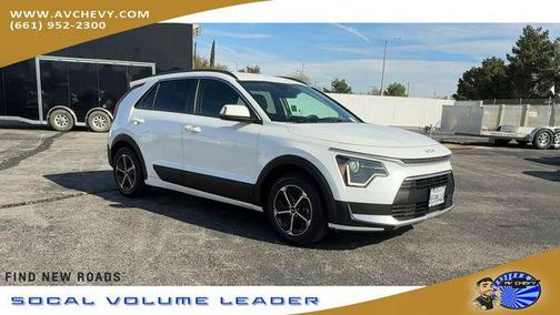 Snow White Pearl 2023 Kia Niro EX