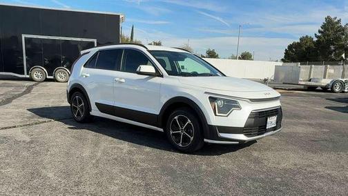 Snow White Pearl 2023 Kia Niro EX