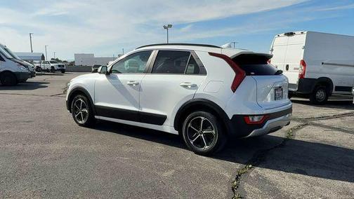 Snow White Pearl 2023 Kia Niro EX