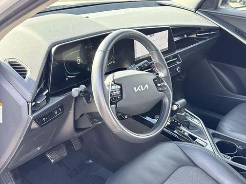 Snow White Pearl 2023 Kia Niro EX