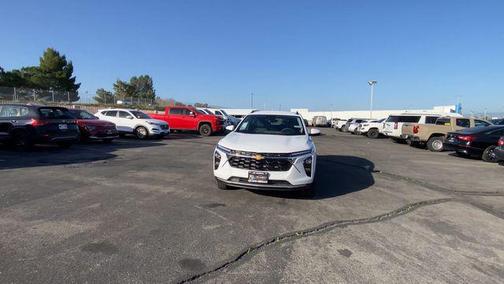 Summit White 2026 Chevrolet Trax LT