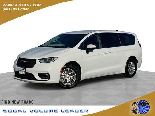 Bright White Clearcoat 2023 Chrysler Pacifica Touring L