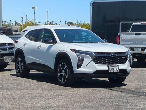 Summit White 2024 Chevrolet Trax FWD 1RS