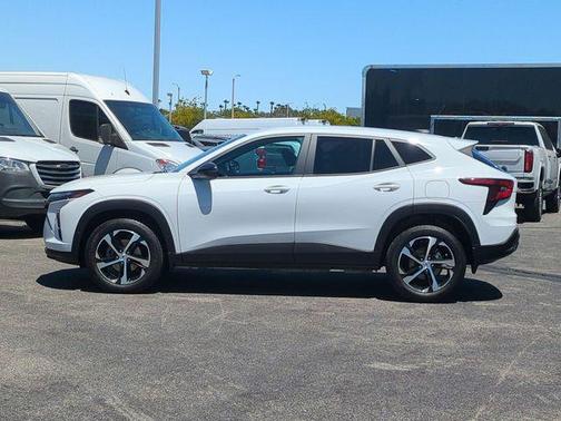Summit White 2024 Chevrolet Trax FWD 1RS