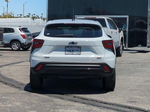 Summit White 2024 Chevrolet Trax FWD 1RS