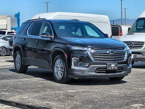 Mosaic Black Metallic 2023 Chevrolet Traverse LT Cloth