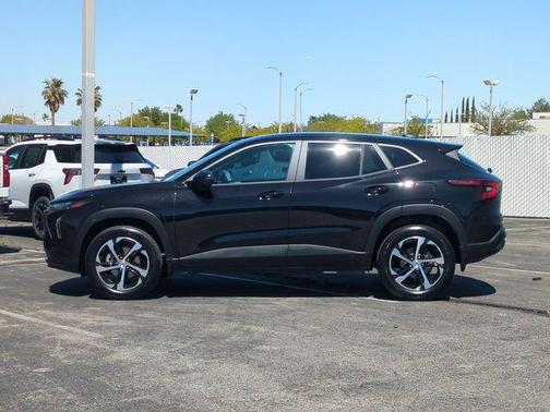 Mosaic Black Metallic 2026 Chevrolet Trax FWD 1RS