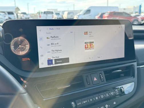 2025 Lexus ES 300h Base