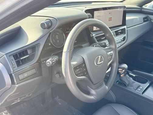2025 Lexus ES 300h Base