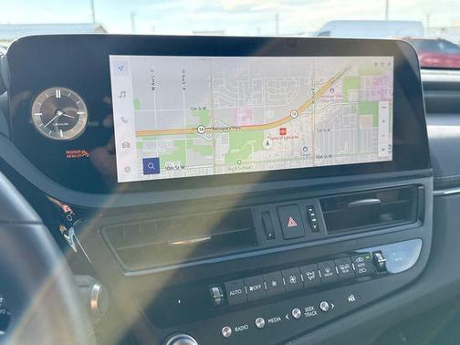 2025 Lexus ES 300h Base