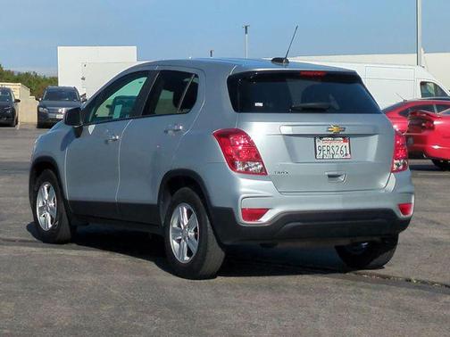 Silver Ice Metallic 2022 Chevrolet Trax LS