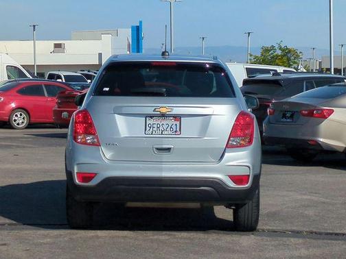 Silver Ice Metallic 2022 Chevrolet Trax LS