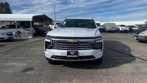 Polar White Tricoat 2026 Chevrolet Suburban Premier