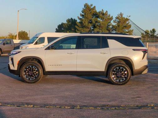 Polar White Tricoat 2026 Chevrolet Traverse AWD Z71