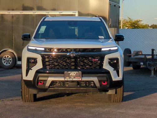 Polar White Tricoat 2026 Chevrolet Traverse AWD Z71