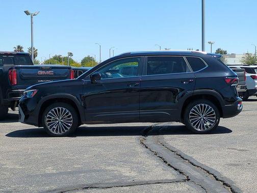 Deep Black 2025 Volkswagen Taos 1.5T SE