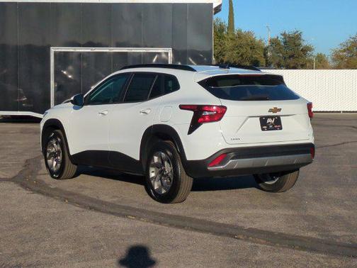 Summit White 2026 Chevrolet Trax LT