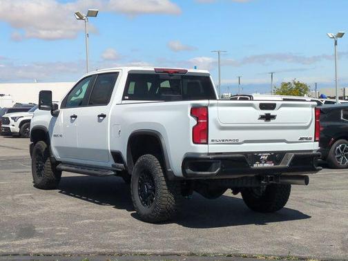 Summit White 2026 Chevrolet Silverado 2500 Crew Cab, Standard Bed, XR2, 4WD