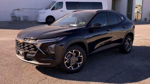 Mosaic Black Metallic 2026 Chevrolet Trax LT
