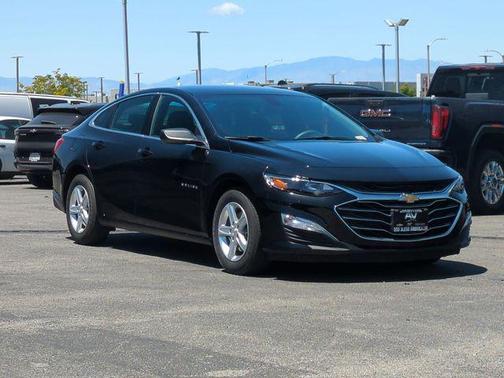 Mosaic Black Metallic 2022 Chevrolet Malibu 1LS