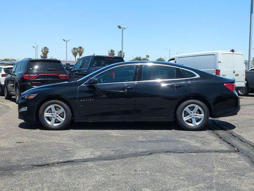 Mosaic Black Metallic 2022 Chevrolet Malibu 1LS