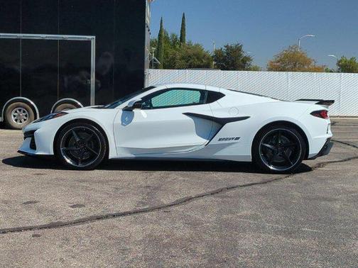 Arctic White 2027 Chevrolet Corvette Grand Sport