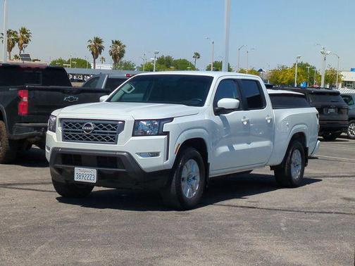 Glacier White 2024 Nissan Frontier SV