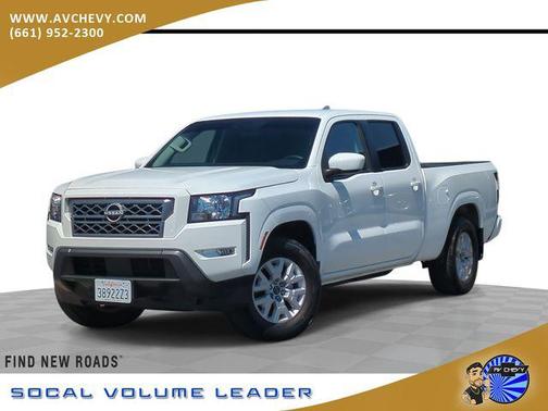 Glacier White 2024 Nissan Frontier SV