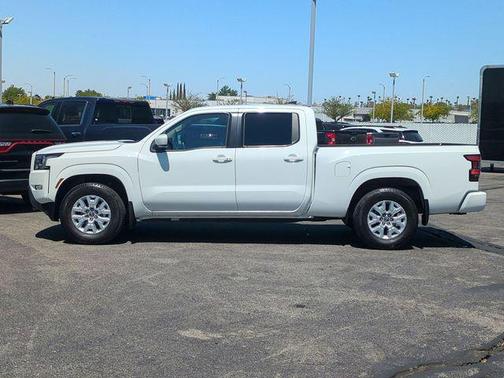 Glacier White 2024 Nissan Frontier SV